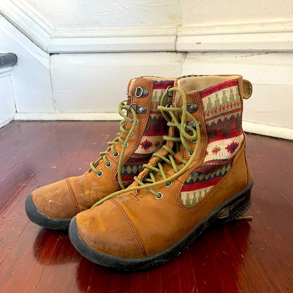 Keen Aztec southwestern lace-up boot, size 5.5